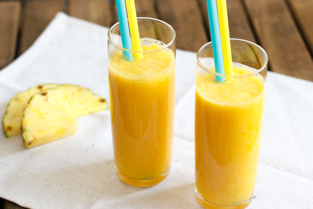 Tropische kokos ananas mango smoothie - Zoetrecepten