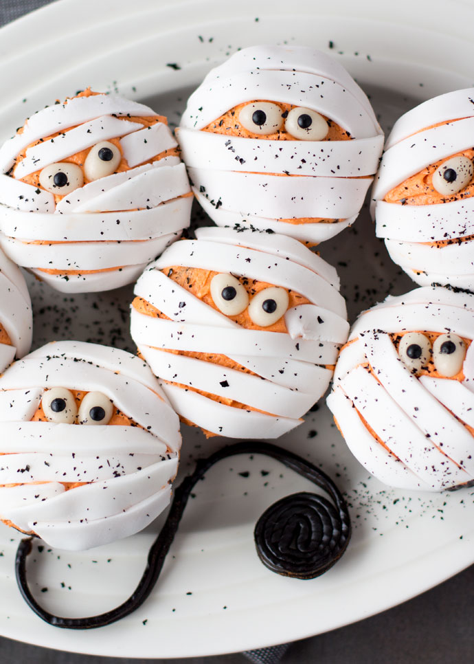 Hallowween mummy cupcakes
