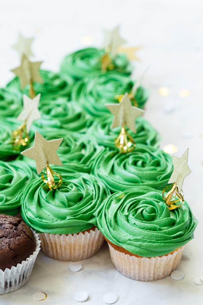Vooruitgaan verkiezing leven Feestelijke kerstboom van cupcakes - Zoetrecepten
