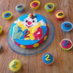 Kindertaarten met fondant en marsepein