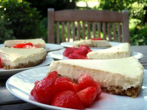 Ricotta limoencheesecake met gemarineerde aardbeien