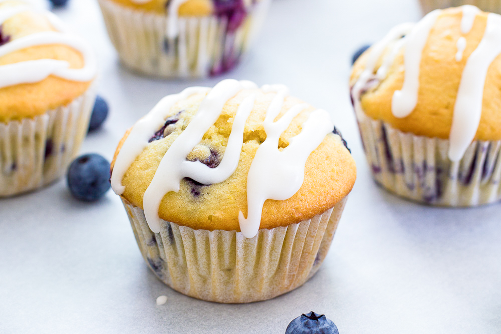 Lemon blueberry muffins met glazuur