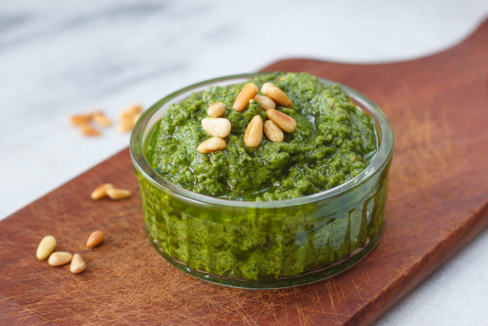 Groet aluminium picknick Zo maak je klassieke groene pesto - Zoetrecepten