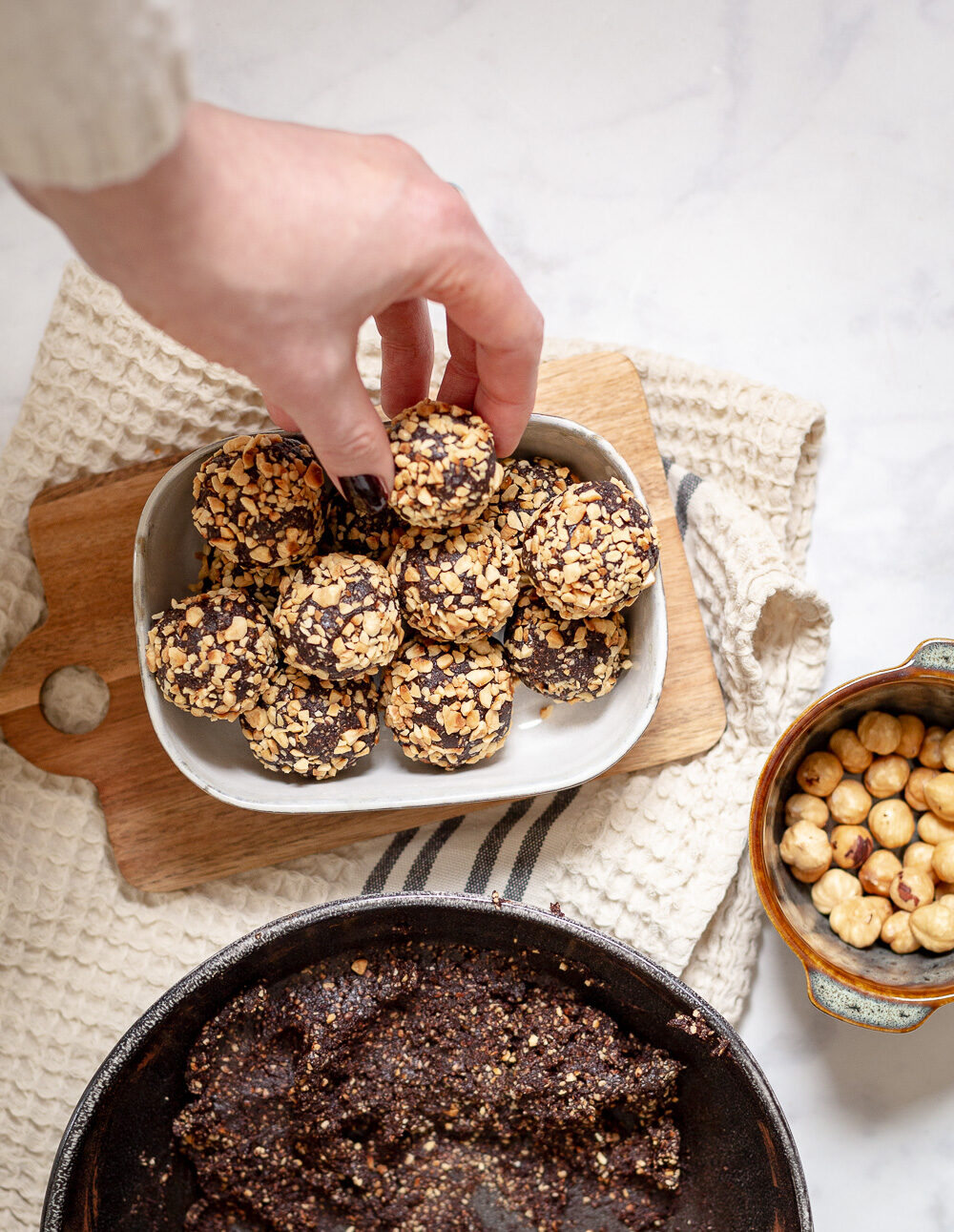 Chocolade dadelballetjes met hazelnoten