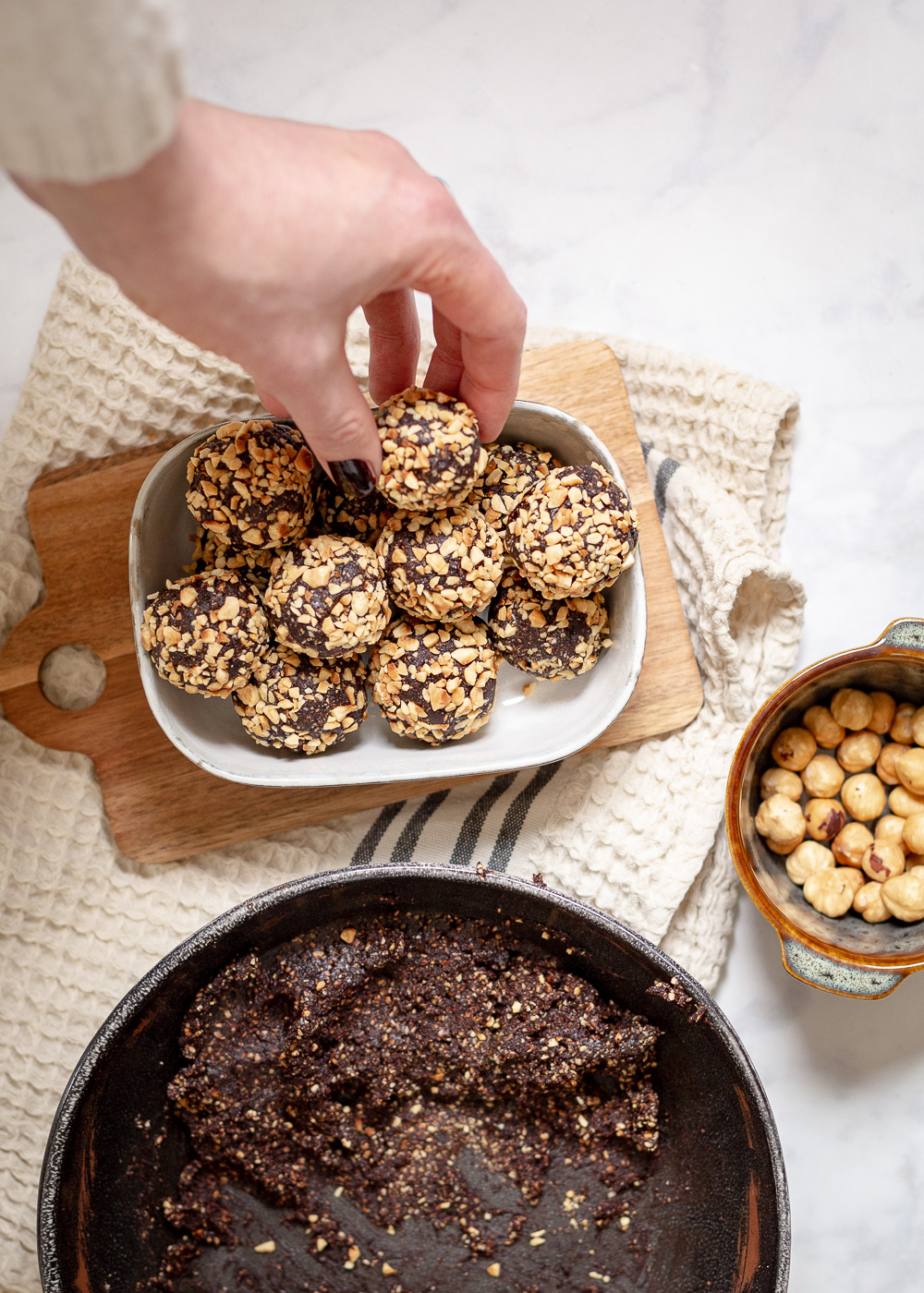 Chocolade dadelballetjes met hazelnoten