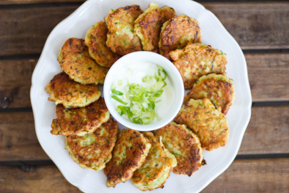 Courgette koekjes met yoghurt dip