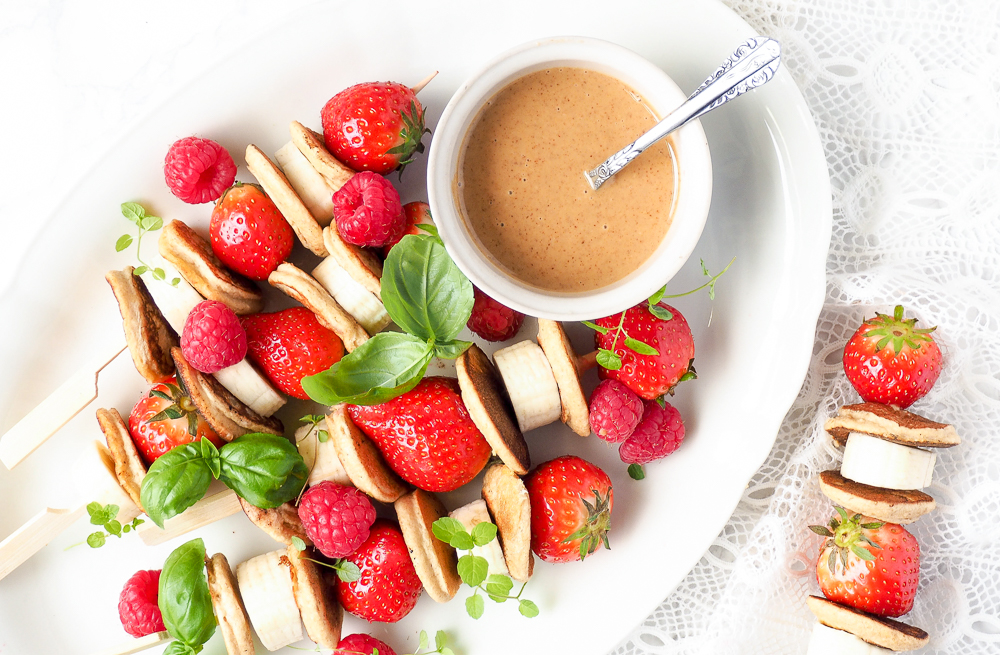 Poffertjes partyspiezen met pindakaasdipje