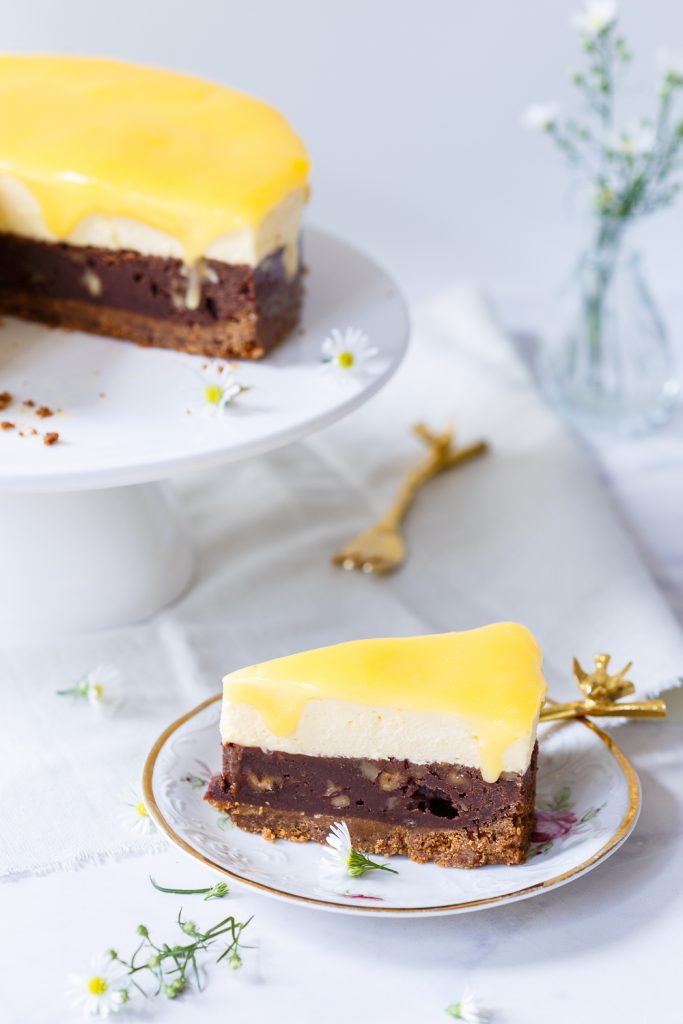 Brownietaart met advocaatmousse en lemon curd