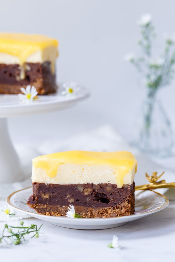 Brownietaart met advocaatmousse en lemon curd