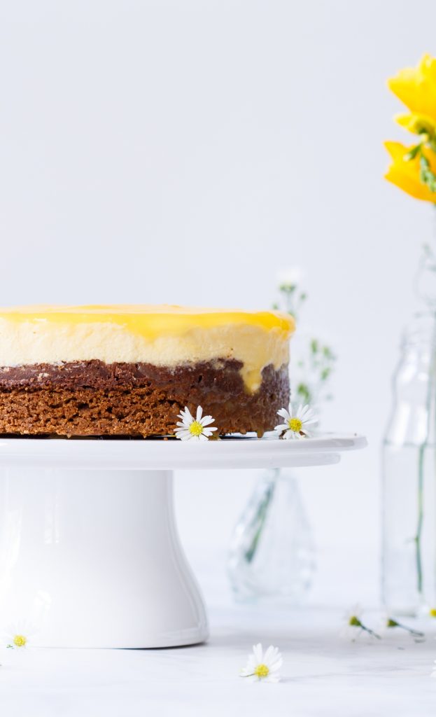 Brownietaart met advocaatmousse en lemon curd