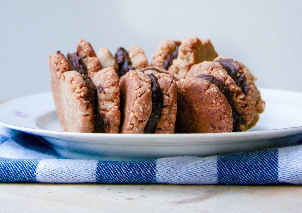 Hazelnoot sandwich cookies met chocolade