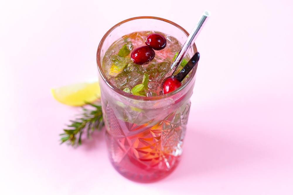 COCKTAIL: Cranberry mojito