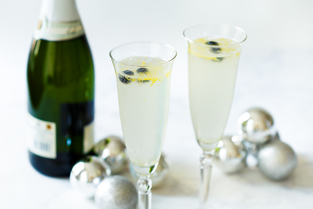 Gin-champagne cocktail