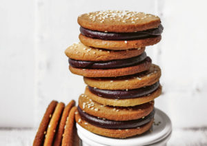 Sesam sandwich koekjes met chocolade ganache