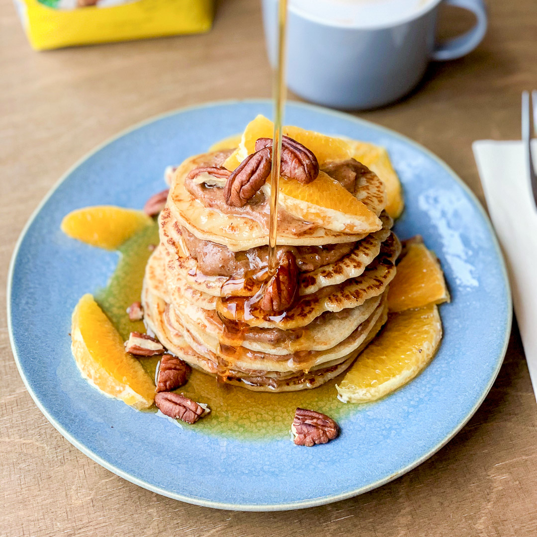 vegan pancakes met koffie karamel - vegan paasbrunch