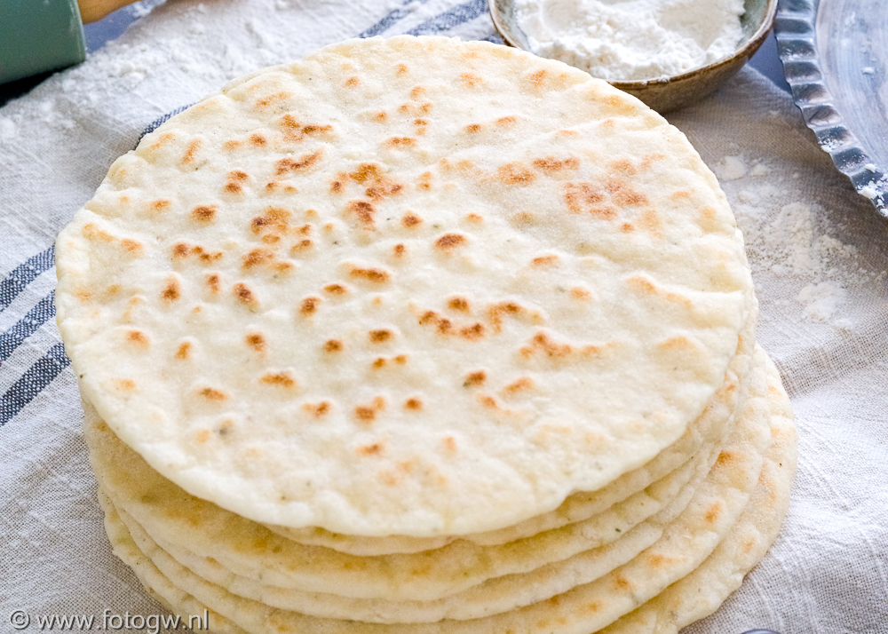 Glutenvrije pitabroodjes maken