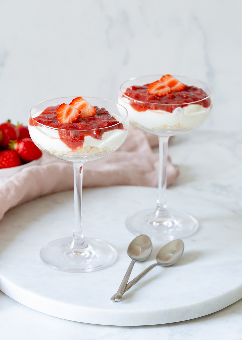 Rabarber aardbeien toetje dessert