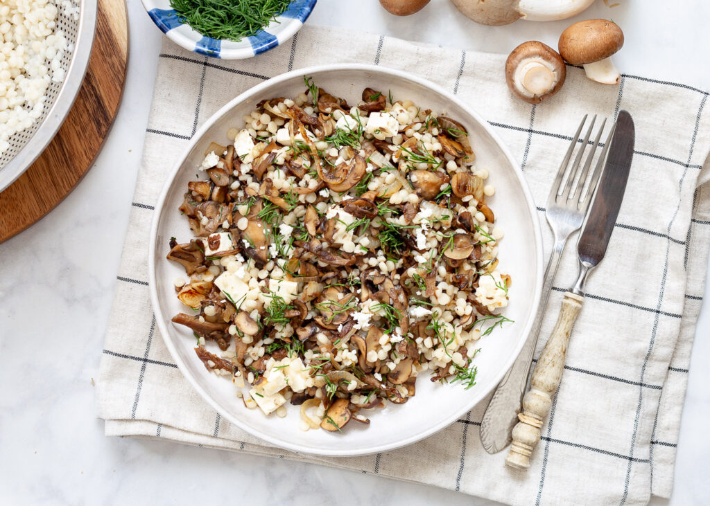 Parelcouscous met feta en paddenstoelen