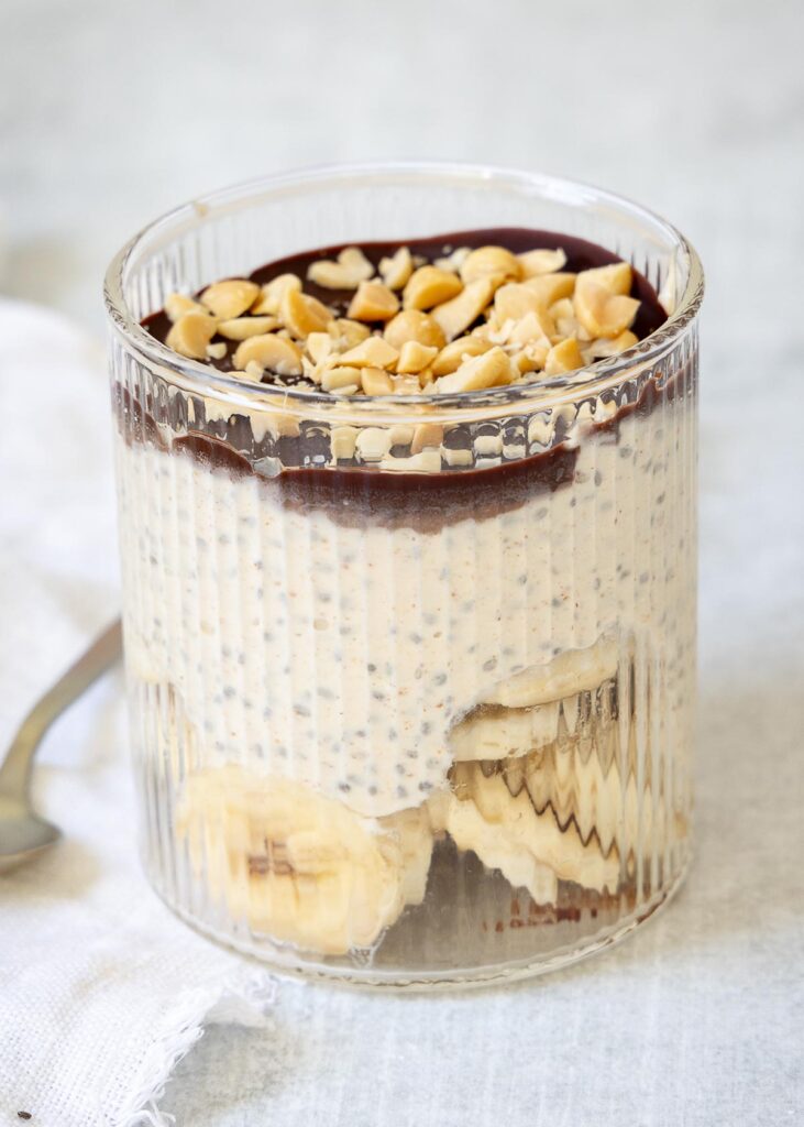 Banaan chia pudding met pindakaas