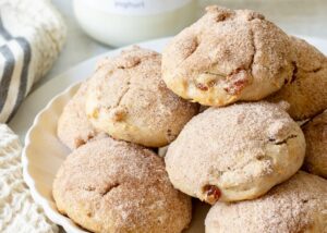 Rozijnenbollen met yoghurt