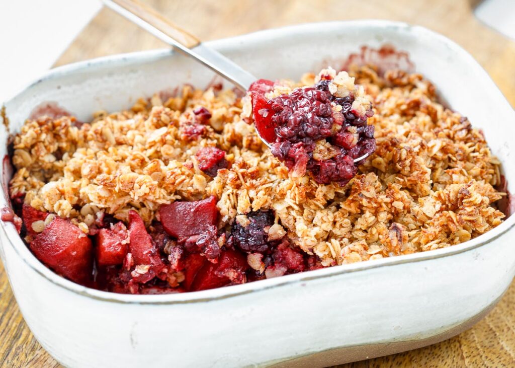 Glutenvrije appel crumble met bramen