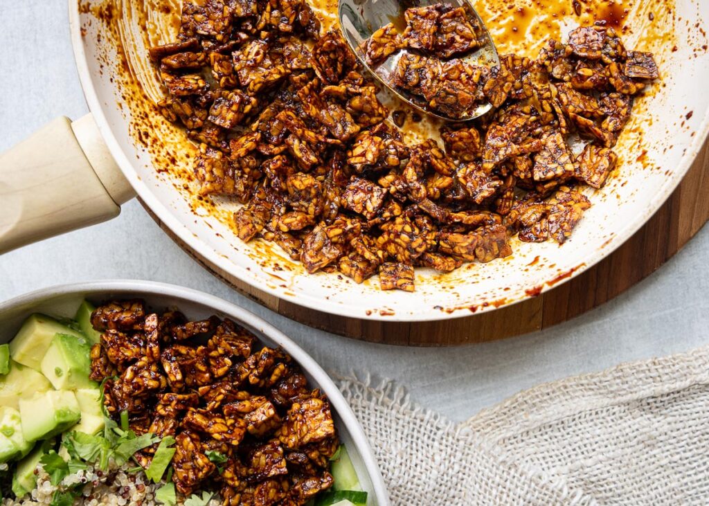 Sticky tempeh uit de airfryer